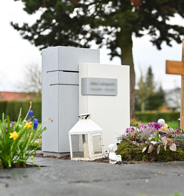 Doppelsteiniger allivestone in Hellgrau und Weis